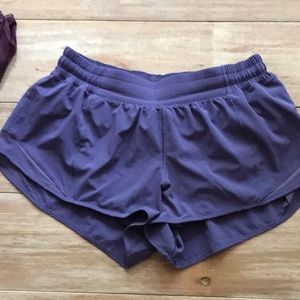 Lululemon short hotty hot 2    2.5 inch